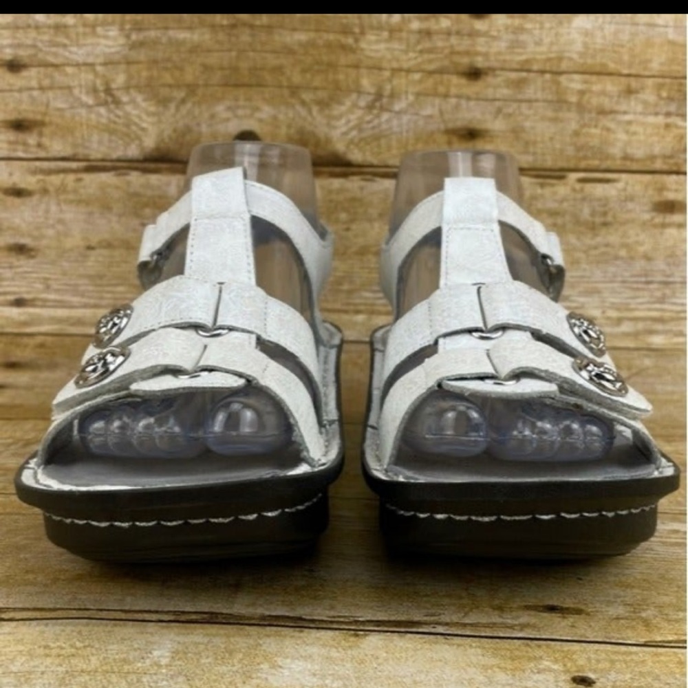 New Algeria white sandals